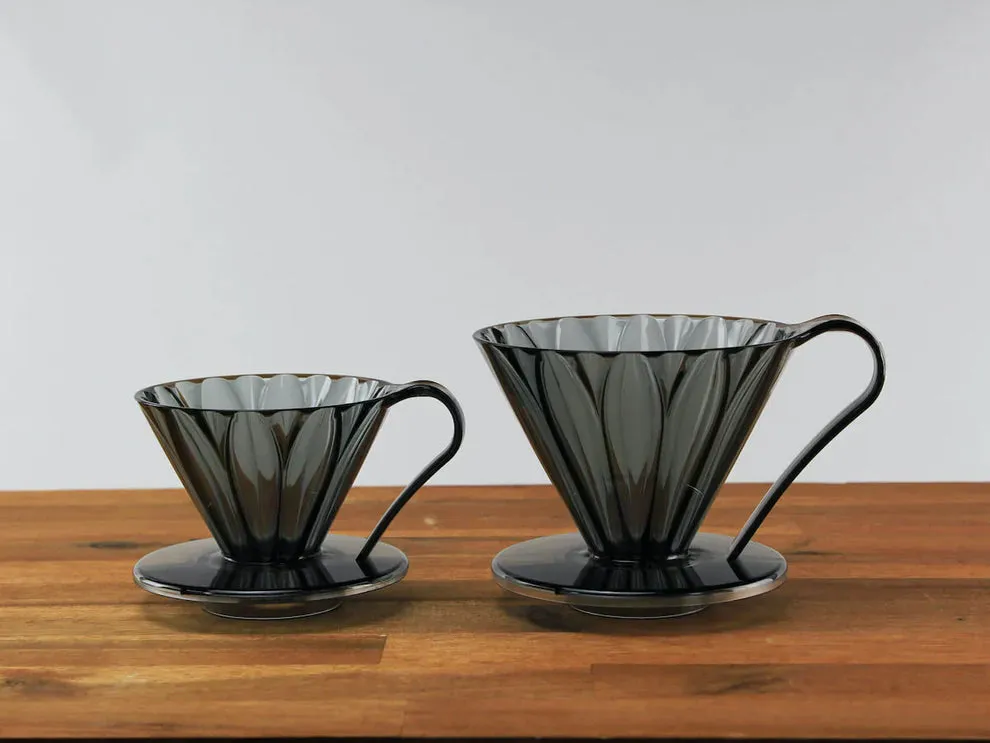 cafec-flower-dripper-black-lifestyle-2_5000x_eaf52956-6e6f-4f6d-b3d1-dd8011ad9e00.webp